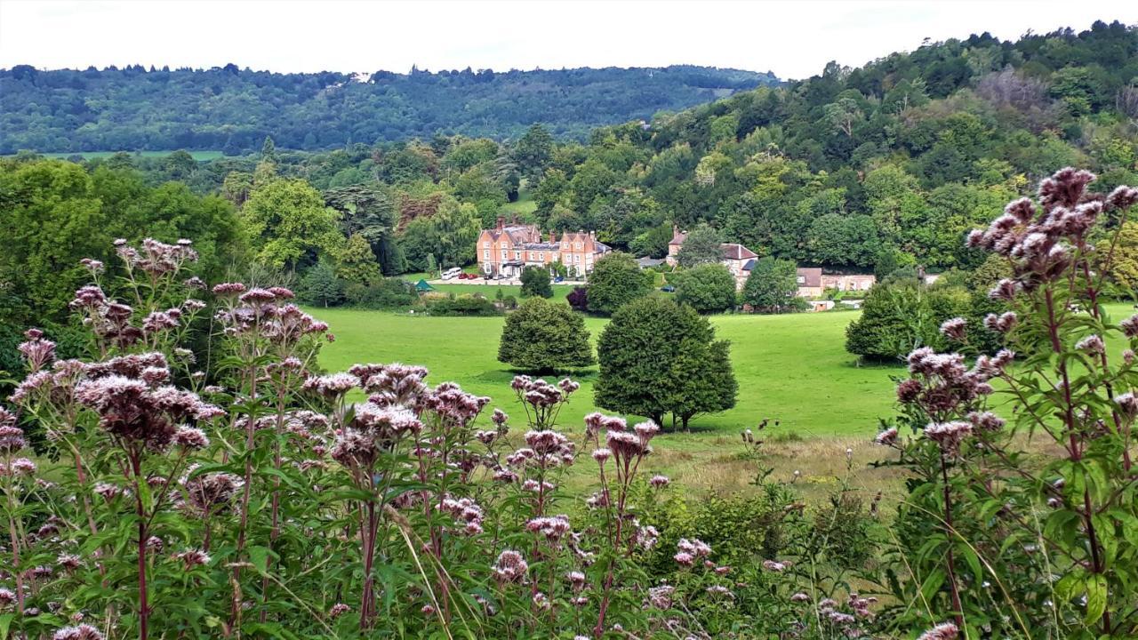 FSC Juniper Hall Hostel Mickleham Exterior foto