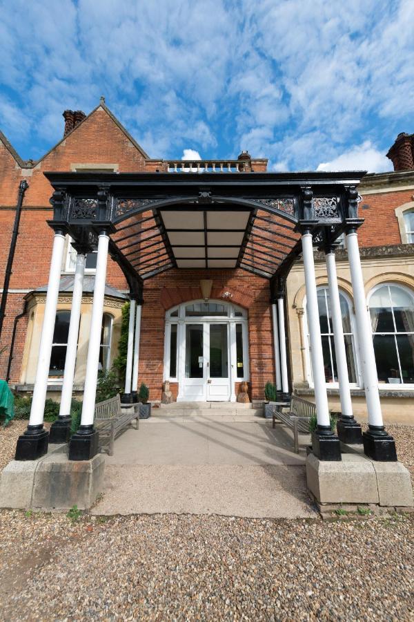 FSC Juniper Hall Hostel Mickleham Exterior foto